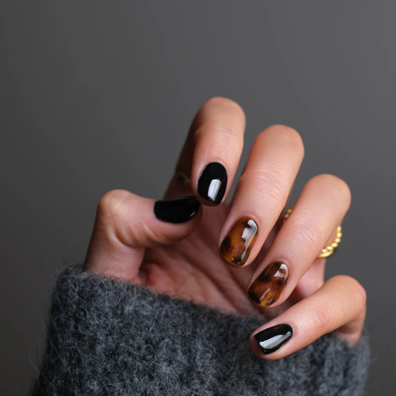 Black and tortoiseshell gel manicure